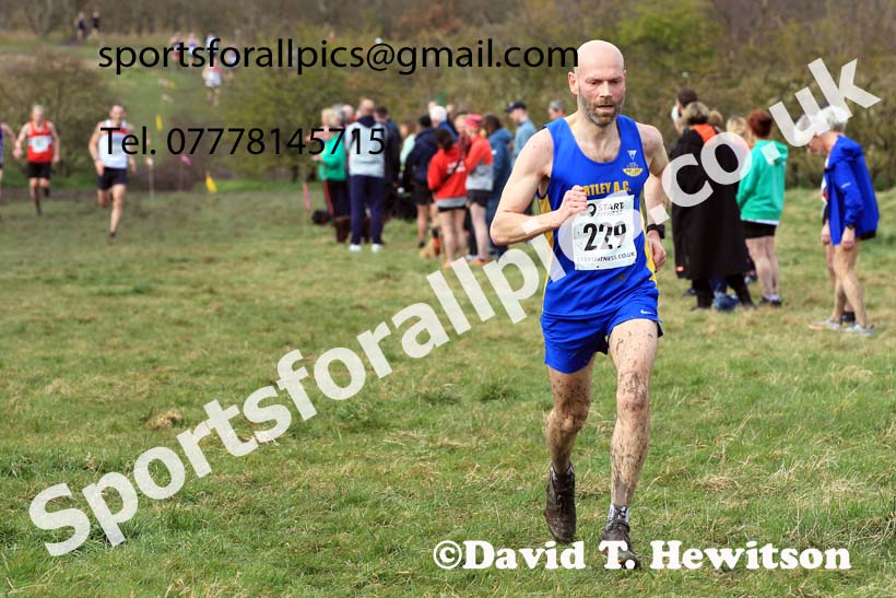 Men 35 to 60 in the 2023 BMAF Cross Country Champs., Wallsend. Photo: David T. Hewitson/Sports for All Pics